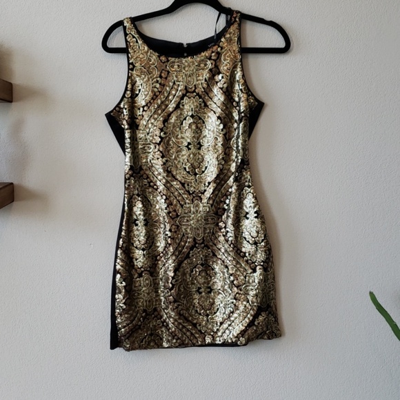 Dresses & Skirts - Black and gold sequine dress size small